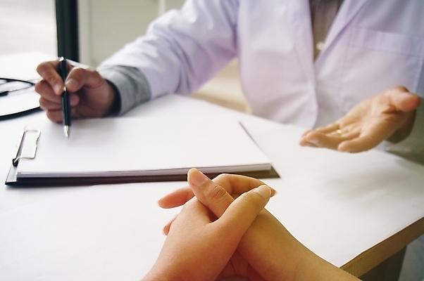 포토 JPG 해외이미지 여자 행복 컨셉 통신 건강 병원 사람 사람없음 치료 세계 약 고통 시험 의사 도움 일주일 질병 토론 책상 컨설턴트 상담 약속 처방 방문 테라피 보험 월 돌봄 전국 치료사 헬프 정신건강 심리치료 카운슬러 해외포토 직업 교육 감정 가구 의학 모션 뷰티 의료진 날짜 전문직 상담원 심리 파일형식 이미지허브