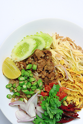 포토 JPG 해외이미지 전통 접시 아시아 문화 음식 채소 태국 고추 밥 양파 오이 새우 파슬리 건강 육류 요리 동양인 사람없음 빨간색 주방 식당 계란 저녁식사 튀김 흰색 맛 자르기 레몬 향신료 메뉴 매움 동쪽 점심식사 맛있는 해외포토 식기 나라 컬러 컨셉 과일 식재료 모션 갑각류 인종 상점 알 식사 방향 향미료 파일형식 이미지허브