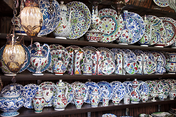 포토 JPG 해외이미지 전통 접시 디자인 꽃 여행 백그라운드 꽃무늬 패턴 유리 이스탄불 미술 동양인 사람없음 장식 파란색 상점 꽃병 튤립 수확 골동품 등불 도자기 화려 역사 시장 클래식 이슬람교 묘사 샹들리에 과거 기념품 모자이크 동쪽 칠면조 수공예 백자 옛날 제국 터키석 핸드메이드 스타일 튀르키예 해외포토 식물 식기 아시아 종교 컬러 컨셉 무늬 농업 재질 조류 문화예술 조명 인종 보석 공예 방향 오브젝트 파일형식 이미지허브