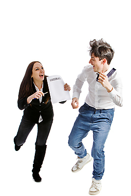 포토 JPG 해외이미지 운동화 컨셉 부츠 미소 두명 청바지 무서움 계약 사인 결재 추적 고립 해외포토 감정 신발 비즈니스 바지 모션 표정 사람 파일형식 이미지허브