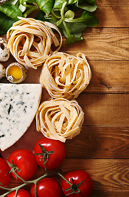 포토 JPG 해외이미지 다이어트 토마토 치즈 파스타 마늘 요리 사람없음 목재 주방 식사 이탈리아 시골 면 판넬 양념 지중해 허브 향신료 준비 머리위 소금 레시피 후추 성분 바질 그리시니 채식주의자 탄수화물 카피스페이스 해외포토 나무 식물 유럽 빵 바다 채소 재료 유제품 서양음식 건강 공백 채식 향미료 파일형식 이미지허브