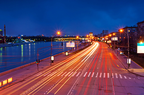 포토 JPG 해외이미지 도로 야경 가로등 사람없음 야외 빛 도시풍경 도시 러시아 모스크바 해외포토 공공시설 유럽 길 교통시설 풍경 야간 파일형식 풍경_경치 이미지허브