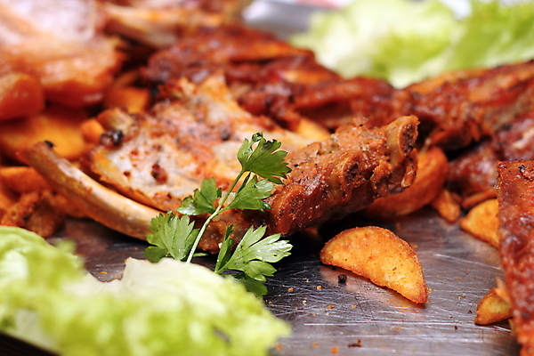 포토 JPG 해외이미지 접시 음식 조각 백그라운드 재료 육류 돼지고기 요리 사람없음 빨간색 초록색 식당 식사 샐러드 튀김 최고 맛 그릴 아침식사 먹기 묘사 햄 슬라이스 베이컨 칼로리 훈제 단백질 해로움 해외포토 식기 컬러 컨셉 식재료 모션 주방용품 상점 영양소 파일형식 이미지허브