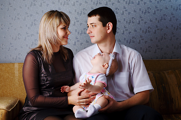 포토 JPG 해외이미지 백인 라이프스타일 커플 여자 남자 딸 행복 어린이 가족 포옹 엄마 남편 키스 함께함 건강 3 사랑 미소 사람 사람없음 뷰티 기쁨 흰색 아기 그룹 아빠 달콤 돌봄 해외포토 서양인 감정 컬러 컨셉 관계 안기 모션 표정 생활 맛 애정표현 파일형식 이미지허브