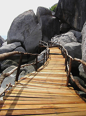 포토 JPG 해외이미지 디자인 아시아 도로 길 여행 십자가 곡선 자국 안전 동양인 사람없음 목재 산책 트래킹 하이킹 탐험 시골 오솔길 암초 선로 철책 해외포토 나무 나라 선 재료 교통시설 레저 휴식 인종 파일형식 이미지허브