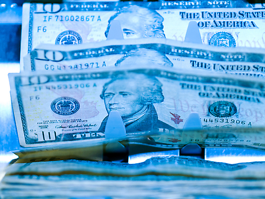 포토 JPG 해외이미지 종이 백그라운드 돈 비즈니스 사람없음 초록색 금융 파란색 숫자 세일 달러 기계 장비 10 재산 구매 소프트포커스 계산대 서비스 속도 보안 전자 결제 파산 빚 방법 블러 세금 체크아웃 카운트 터미널 해외포토 문자 컬러 촬영기법 안전 경제 쇼핑 파일형식 이미지허브