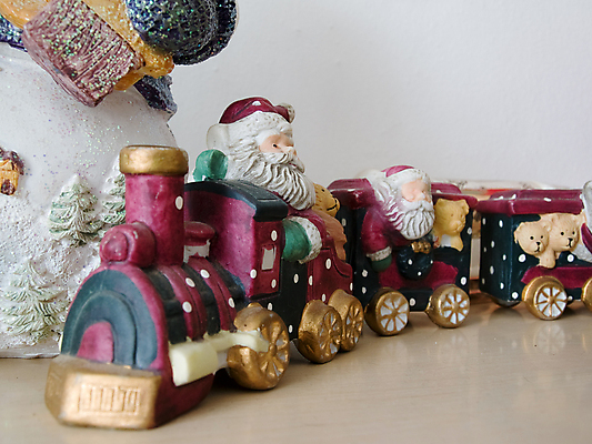 포토 JPG 해외이미지 모델 전통 계절 행복 크리스마스 겨울 교통시설 휴가 수염 기념 선물 이벤트 사람없음 장식 빨간색 컬러풀 장난감 산타클로스 축제 기쁨 기차 골동품 축하 인사 아빠 성자 12월 오브젝트 주기 선로 클라우스 해외포토 기념일 감정 종교 육상교통 컬러 교통 컨셉 가족 모션 대중교통 예절 날짜 시설 파일형식 이미지허브