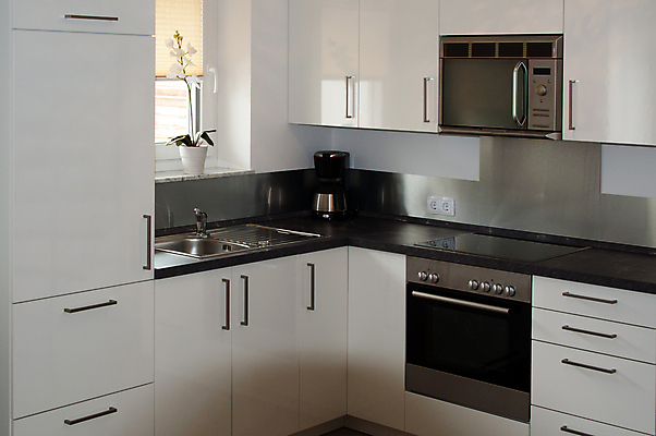 포토 JPG 해외이미지 디자인 음식 가구 건축양식 창문 유리 탁자 조명 바닥 아파트 주택 실내 요리 사람없음 내부 목재 장식 물 문 금속 주방 희망 방 흰색 재산 전자레인지 오븐 난로 계산대 캐비닛 타일 싱크대 냉장고 가스 유아독존 철강 프리미엄 화강암 해외포토 자연요소 나무 건축 감정 컬러 생활용품 재료 재질 건물 금융 가전제품 암석 레인지 난방기 사물함 개수대 파일형식 이미지허브