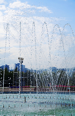 포토 JPG 해외이미지 디자인 공원 음료 백그라운드 모션 자연 하늘 사람없음 야외 물 여름 파란색 빛 우주 봄 활발 젖음 에너지 신선 도시 뜨거움 액체 우아함 떨어짐 시원함 폭발 뿌리기 분수 싱글 스프레이 장면 분무기 멀티 스프링쿨러 스플래쉬 해외포토 자연요소 계절 공공시설 컬러 컨셉 생태계 파일형식 이미지허브
