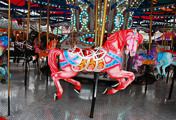 포토 JPG 해외이미지 공원 분홍색 사람없음 컬러풀 축제 승차 조랑말 회전목마 공평 해외포토 공공시설 컬러 모션 말_동물 놀이기구 파일형식 이미지허브