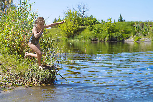 포토 JPG 해외이미지 라이프스타일 계절 여자 행복 호수 어린이 모래 파도 바다 여행 포즈 가족 자연 놀이 휴가 한명 사람 야외 물 강 달리기 태양 점프 기쁨 게임 저수지 연못 뜨거움 분무기 걸음마 해외포토 자연요소 1 감정 관계 모션 생활 생태계 파일형식 이미지허브