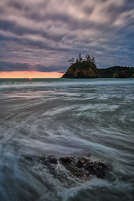 포토 JPG 해외이미지 나무 모래 바다 섬 여행 하늘 손바닥 사람없음 야외 물 태양 노란색 일출 어둠 침묵 황혼 일몰 꿈 낭만 서핑 고독 야간 저녁 휴양지 장면 코코넛 깊이 이국적 파라다이스 수평선 해외포토 자연요소 식물 손 감정 컬러 컨셉 과일 노을 소리 장소 수상스포츠 파일형식 이미지허브