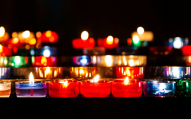 포토 JPG 해외이미지 기독교 종교 백그라운드 오렌지 촛불 휴가 사람없음 장식 빨간색 파란색 빛 컬러풀 성당 교회 평화 어둠 희망 기도 축하 영혼 문학 연소 광 신앙심 줄서기 화상 해외포토 감정 컬러 컨셉 과일 초 종교건축 모션 건물 상처 파일형식 이미지허브