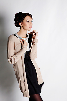 포토 JPG 해외이미지 백인 모델 1 라이프스타일 헤어스타일 응시 드레스 여자 행복 포즈 결혼 갈색머리 한명 사람 뷰티 유행 흰색 축하 신선 우아함 순수 입술 명상 복고 고립 천진난만 해외포토 서양인 시선 옷 감정 컬러 컨셉 이벤트 생활 신체부위 파일형식 이미지허브