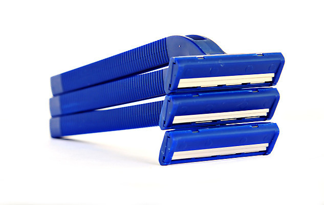 포토 JPG 해외이미지 전통 디자인 남자 문화 백그라운드 수염 손잡이 사람 사람없음 세로 파란색 빛 금속 화장품 장비 욕실 흰색 공구 칼날 클래식 가장자리 은색 매끈함 작음 일회용 플라스틱 오브젝트 심플 날카로움 면도 면도기 거짓말 고립 돌봄 샤워실 위생관리 직진 철강 해외포토 컬러 컨셉 모션 재질 관리 위생용품 뷰티 도구 감각 둘레 크기 샤워시설 파일형식 이미지허브