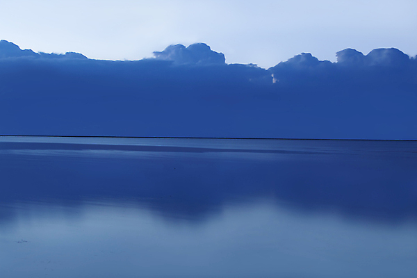 포토 JPG 해외이미지 호수 바다 여행 자연 하늘 날씨 따뜻함 사람없음 야외 물 파란색 빛 반사 평화 새벽 만 야간 수평선 해외포토 자연요소 컬러 컨셉 생태계 파일형식 이미지허브