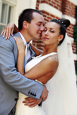 포토 JPG 해외이미지 공원 결혼 키스 사랑 성인 두명 뷰티 가운 순수 준비 다이아몬드 베일 해외포토 옷 공공시설 감정 컨셉 사람 이벤트 보석 애정표현 파일형식 이미지허브