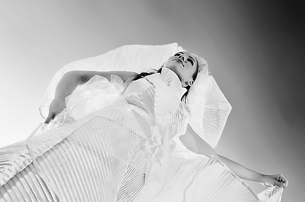 포토 JPG 해외이미지 백인 모델 1 라이프스타일 손 드레스 여자 꽃 행복 얼굴 꽃다발 결혼 자연 결혼식 천사 사랑 미소 사람 성인 사람없음 야외 여름 뷰티 유행 일몰 산책 꿈 흰색 아내 베일 무료 혼자 해외포토 서양인 식물 옷 계절 감정 컬러 휴식 표정 이벤트 생활 신체부위 노을 생태계 파일형식 이미지허브