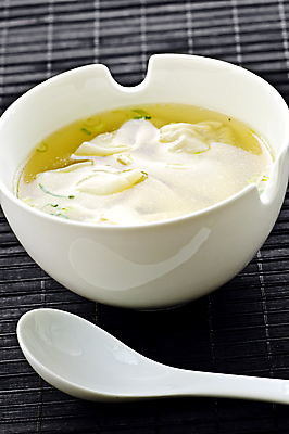 포토 JPG 해외이미지 전통 아시아 음식 건강 요리 동양인 사람없음 식당 숟가락 식사 저녁식사 중국 흰색 뜨거움 사발 수프 먹기 국수 점심식사 경단 해외포토 나라 컬러 모션 수저 인종 상점 면류 사기그릇 파일형식 그릇 식기 사람 이미지허브