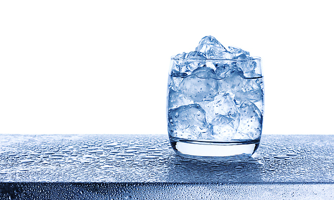 포토 JPG 해외이미지 음료 조각 백그라운드 유리 탁자 사람없음 물 파란색 빛 쌓기 우주 금속 얼음 침묵 블록 추위 흰색 물방울 신선 칵테일 투명 시원함 큐브 질감 서리 흙더미 덩어리 찌그러짐 고립 소다 카피스페이스 해외포토 자연요소 컬러 가구 컨셉 모션 재질 주류 소리 흙 공백 파일형식 더미 이미지허브