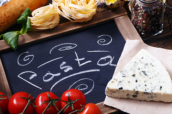 포토 JPG 해외이미지 다이어트 토마토 치즈 파스타 마늘 요리 사람없음 목재 주방 식사 칠판 이탈리아 시골 면 판넬 양념 지중해 허브 향신료 준비 머리위 소금 레시피 후추 성분 바질 그리시니 채식주의자 탄수화물 카피스페이스 해외포토 나무 식물 유럽 빵 바다 채소 재료 유제품 서양음식 건강 공백 채식 향미료 파일형식 이미지허브