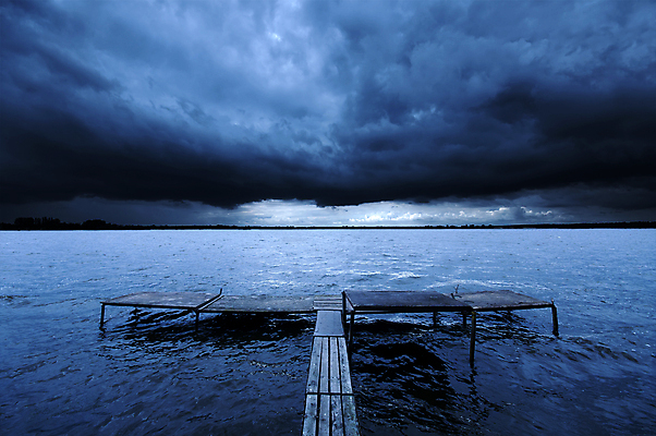 포토 JPG 해외이미지 구름 호수 파도 바다 자연 하늘 아침 풍경 사람없음 야외 목재 물 파란색 햇빛 항구 어둠 황혼 일몰 고독 저녁 방파제 장면 폭풍 폴란드 옛날 웅장함 해외포토 주간 자연요소 나무 공공시설 감정 유럽 컬러 재료 교통시설 날씨 태양 노을 야간 생태계 파일형식 이미지허브