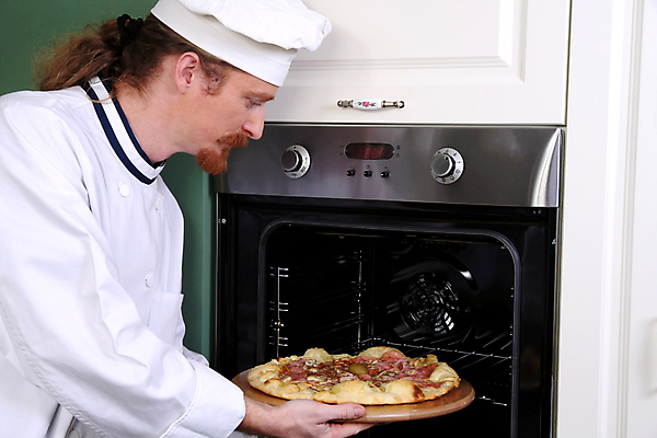 포토 JPG 해외이미지 백인 직업 모자 라이프스타일 옷 남자 음식 유니폼 토마토 채소 노동자 피자 건강 요리 한명 사람 성인 주방 식당 요리사 저녁식사 이탈리아 흰색 기구 업무 작업 오븐 냄비 서비스 준비 올리브 점심식사 채식주의자 피자집 해외포토 서양인 1 잡화 열매 유럽 컬러 패스트푸드 서양음식 생활 상점 식사 가전제품 솥 채식 파일형식 이미지허브