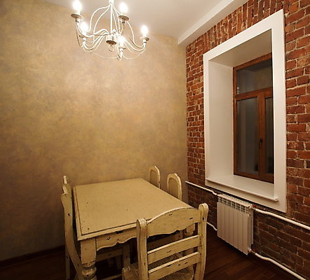 포토 JPG 해외이미지 디자인 벽 가구 의자 건축양식 창문 탁자 벽돌 바닥 아파트 주택 실내 사람없음 내부 목재 장식 빛 식당 식사 방 흰색 우아함 야간 각도 샹들리에 리빙 설치 스타일 파케트 해외포토 자연요소 나무 건축 컬러 생활용품 컨셉 재료 조명 건물 상점 파일형식 이미지허브