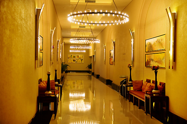 포토 JPG 해외이미지 디자인 건축양식 바닥 주택 실내 사람없음 내부 건물 빛 사무실 반사 우주 블록 기둥 홀 복도 보행자 터널 재산 오솔길 방향 통로 방법 직진 진짜 콘크리트 해외포토 건축물 건축 길 비즈니스 금융 공간 파일형식 이미지허브