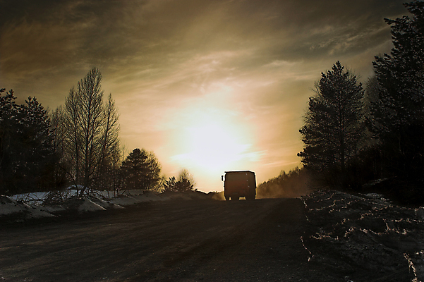 포토 JPG 해외이미지 산업 도로 여행 비즈니스 교통시설 자동차 사람없음 봄 운전 화물 고속도로 운전사 저녁 큼 속도 무거움 디젤 해외포토 직업 계절 길 육상교통 교통 모션 운송업 무게 야간 크기 시설 파일형식 이미지허브