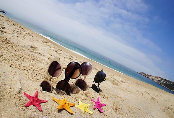 포토 JPG 해외이미지 옷 모래 파도 바다 분홍색 여행 장난 가족 휴가 휴식 불가사리 사람없음 물 여름 파란색 친구 모래사장 선글라스 태양 노란색 유행 맑음 기쁨 시원함 강렬 이국적 스타일 해외포토 자연요소 계절 감정 안경 컬러 컨셉 관계 날씨 극피동물 파일형식 이미지허브