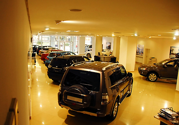 포토 JPG 해외이미지 모델 산업 교통수단 교통시설 자동차 유리 전등 새로움 바닥 사람없음 빨간색 파란색 빛 쇼핑 노란색 세일 문 상점 금속 일본 검은색 기계 바퀴 4 그룹 모서리 고급 은색 속도 날것 쇼 무거움 제비 임대 자동 해외포토 아시아 육상교통 컬러 교통 컨셉 재질 조류 조명 경제 숫자 무게 시설 파일형식 이미지허브