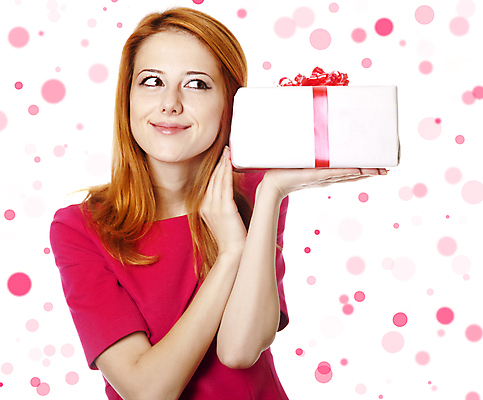 포토 JPG 해외이미지 백인 1 드레스 여자 행복 감정 유럽 백그라운드 크리스마스 휴가 새해 발렌타인데이 선물 한명 미소 이벤트 성인 빨간색 상자 뷰티 유행 흰색 도시 쇼 S 빨간머리 우크라이나 생존 스타일 해외포토 서양인 헤어스타일 알파벳 옷 기념일 나라 컬러 데이이벤트 표정 사람 파일형식 이미지허브