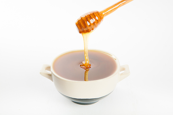 포토 JPG 해외이미지 손 음식 백그라운드 재료 자연 유리 디저트 건강 사람없음 목재 컵 갈색 노란색 숟가락 흐름 흰색 신선 항아리 투명 액체 막대기 황금 붓기 달콤 맛 떨어짐 냄비 상품 벌 국자 유기농 날것 꿀 비타민 건강식 내추럴 고립 어려움 정물화 맛있는 해외포토 나무 식기 웰빙 컬러 곤충 컨셉 모션 재질 주방용품 수저 신체부위 도자기 솥 그림 생태계 영양소 파일형식 이미지허브