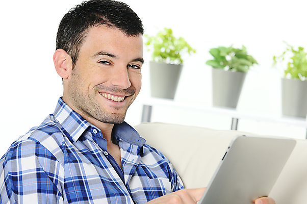 포토 JPG 해외이미지 남자 인터넷 휴식 주택 실내 한명 앉기 성인 전자제품 스마트폰 인테리어 컴퓨터 소파 터치패드 독서 뷰티 알약 디지털 공책 웹 작업 서핑 이메일 전자책 무선전화기 와이파이 긍정 안드로이드 PDA 패드 터치스크린 성인남자만 해외포토 1 디자인 컨셉 의자 모션 문구용품 사람 내부 건물 핸드폰 스마트기기 약 수상스포츠 전화기 로봇 무선인터넷 남자만 성인만 파일형식 이미지허브