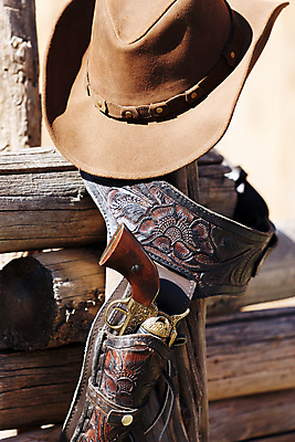 포토 JPG 해외이미지 디자인 컨셉 불 사람없음 장식 권총 총 수확 덮개 카우보이 보안관 목표 위험 미사일 심볼 복고 슛 총알 리볼버 서쪽 옛날 힘찬 스타일 해외포토 자연요소 직업 무기 농업 뚜껑 방향 파일형식 이미지허브