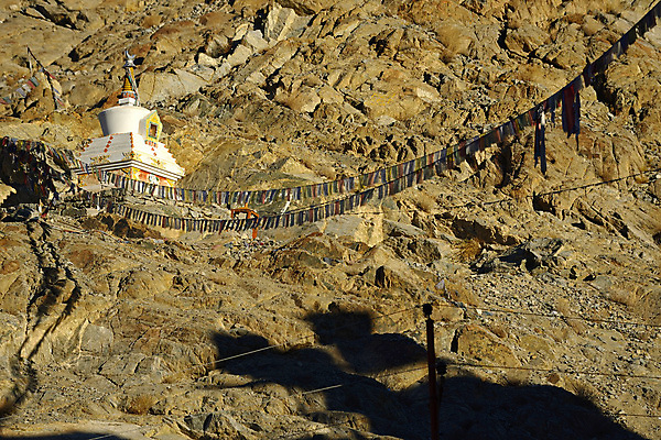 포토 JPG 해외이미지 전통 아시아 종교 문화 여행 백그라운드 불교 건축양식 자연 하늘 벽돌 산 동양인 사람없음 건물 파란색 마을 탑 계곡 흰색 기도 사찰 영혼 역사 원주민 심볼 피라미드 수도원 기념물 동쪽 사리탑 옛날 히말라야 해외포토 건축물 건축 나라 컬러 종교건축 인종 아프리카인 방향 생태계 랜드마크 파일형식 산맥 이미지허브
