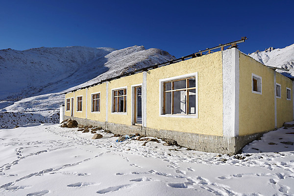 포토 JPG 해외이미지 구름 공원 아시아 도로 모래 여행 겨울 자연 산 풍경 사람없음 야외 파란색 바위 흰색 고속도로 고도 언덕 내추럴 절정 직진 히말라야 해외포토 자연요소 계절 공공시설 나라 길 컬러 교통시설 돌_바위 생태계 파일형식 산맥 이미지허브