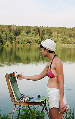 포토 JPG 해외이미지 나무 직업 응시 호수 밭 자연 하늘 휴식 창조 미술 한명 서기 취미 야외 초록색 물 파란색 강 태양 페인트 붓 팔레트 숲 분석 이젤 예술가 캔버스 페인트붓 화가 해외포토 자연요소 식물 1 시선 컬러 컨셉 농업 모션 문화예술 사람 미술도구 생태계 파일형식 이미지허브