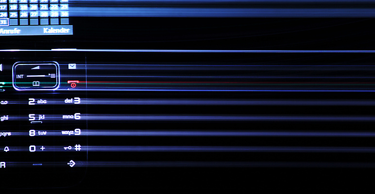 포토 JPG 해외이미지 컨셉 비즈니스 통신 모션 열쇠 모바일 세포 대화 사람없음 파란색 빛 스마트폰 숫자 반사 금속 디지털 검은색 어둠 장비 회색 달력 판넬 클래식 연결 편지 전화기 하이테크 전자 부름 다이얼 패드 블러 키패드 스타일 셀룰러 해외포토 문자 컬러 재질 기술 말하기 핸드폰 스마트기기 파일형식 이미지허브