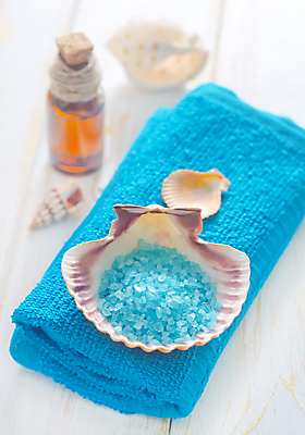 포토 JPG 해외이미지 사람없음 아웃포커스 파란색 수건 스파 조개껍데기 오일 아로마 스파용품 아로마테라피 입욕소금 해외포토 음식 컬러 조개 촬영기법 위생용품 화장품 미용용품 오브젝트 소금 테라피 파일형식 이미지허브