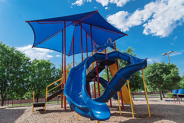 포토 JPG 해외이미지 나무 라이프스타일 공원 교육 어린이 스포츠 벤치 하늘 주택 건강 안전 사람없음 야외 초록색 파란색 컬러풀 장난감 운동 미국 힘 장비 게임 도시 미끄럼틀 놀이터 플라스틱 그네 체육관 오르기 커뮤니티 타운 이웃 개발 걸음마 교외 텍사스 해외포토 식물 공공시설 컬러 북아메리카 의자 모션 재질 놀이 사람 건물 생활 놀이기구 파일형식 이미지허브