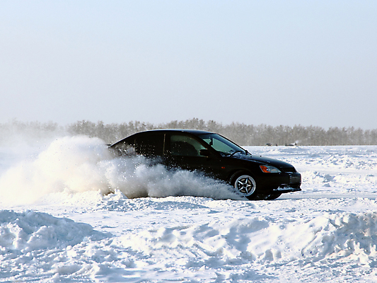 포토 JPG 해외이미지 계절 도로 여행 겨울 교통시설 자동차 하늘 날씨 전등 사람없음 야외 얼음 운전 추위 흰색 위험 속도 고무 눈보라 길가 자동 눈내림 해외포토 자연요소 길 육상교통 컬러 교통 컨셉 모션 조명 눈_날씨 시설 파일형식 이미지허브