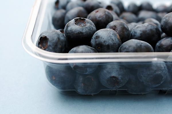 포토 JPG 해외이미지 실내 근접촬영 사람없음 아웃포커스 신선 달콤 담기 파란배경 블루베리 유리그릇 해외포토 그릇 뷰포인트 백그라운드 과일 모션 유리 촬영기법 내부 파란색 맛 파일형식 이미지허브