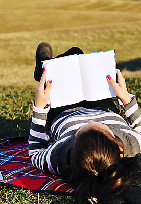 포토 JPG 해외이미지 모델 1 학생 라이프스타일 공원 여자 교육 행복 얼굴 백그라운드 학교 자연 건강 미소 사람 성인 사람없음 야외 10대 책 초록색 여름 파란색 노트북 스터디 청춘 독서 뷰티 맑음 기쁨 내추럴 해외포토 계절 공공시설 감정 컬러 컨셉 청소년 날씨 표정 생활 신체부위 전자제품 학습 생태계 파일형식 이미지허브