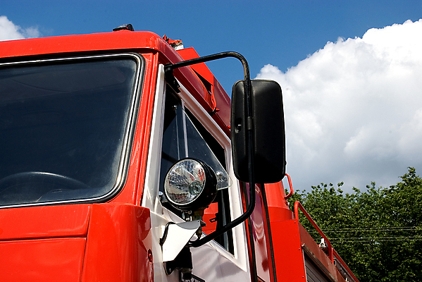 포토 JPG 해외이미지 불 안전 사람없음 빨간색 물 금속 장비 절약 예수 위험 소방관 공포 엔진 영웅 애국심 명령 비극 사이렌 위기 재앙 투쟁 헬프 해외포토 자연요소 컬러 컨셉 재질 도움 신_종교 구조원 소방 파일형식 이미지허브