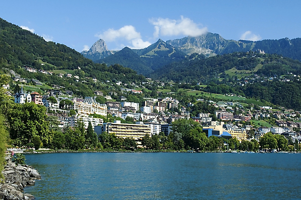 포토 JPG 해외이미지 유럽 호수 요트 자연 하늘 아침 산 항해 사람없음 물 파란색 반사 환경 스위스 그림 알프스 타운 울퉁불퉁 잔물결 절정 해외포토 주간 자연요소 나라 물결 컬러 배_교통 도시 생태계 파일형식 이미지허브