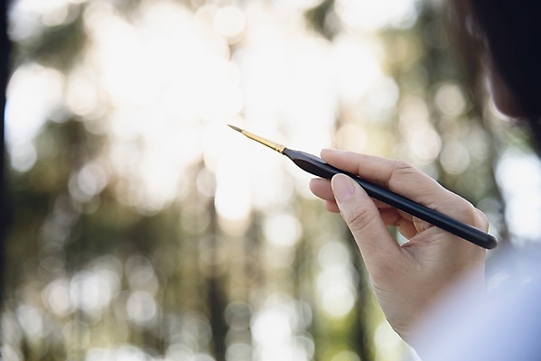 포토 JPG 해외이미지 1 손 공원 여자 종이 자연 휴식 아이디어 기술 창조 미술 한명 사람 취미 야외 목재 초록색 물 컬러풀 페인트 흰색 붓 업무 그리기 팔레트 숲 명상 그림 예술가 캔버스 화가 공상 명품 해외포토 자연요소 나무 직업 공공시설 컬러 컨셉 재료 모션 문화예술 신체부위 작업 상품 생태계 파일형식 이미지허브