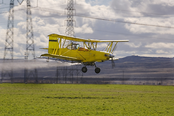 포토 JPG 해외이미지 비행기 기술 사람없음 농작물 비행 위험 먼지떨이 속도 스프레이 모터 농약 밭일 해외포토 컨셉 농업 항공교통 대중교통 청소도구 파일형식 이미지허브