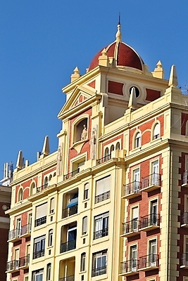 포토 JPG 해외이미지 조각 건축양식 창문 하늘 아파트 주택 사람 사람없음 건물 빨간색 파란색 도시풍경 갈색 탑 블록 발코니 도시 역사 스페인 재산 정상 큼 타운 주인 천연기념물 해외포토 건축물 건축 유럽 컬러 풍경 금융 크기 파일형식 이미지허브